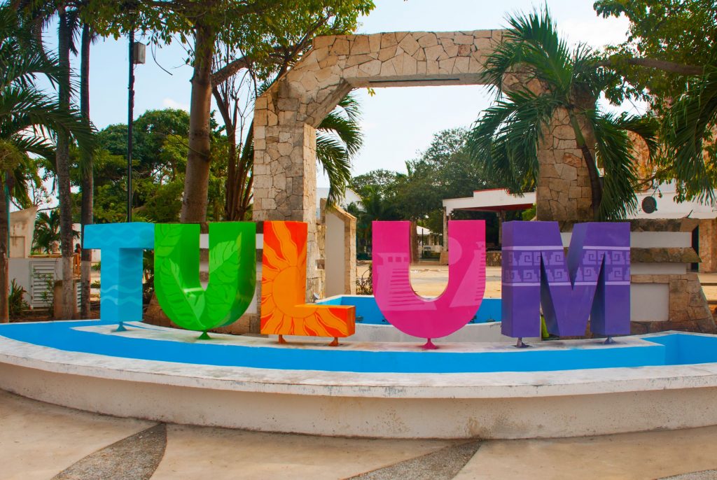 Foto mit Schriftzug Tulum in Mexiko.